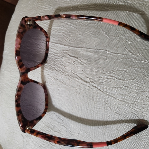 Tortoise Shell Sunglasses - Picture 5 of 5